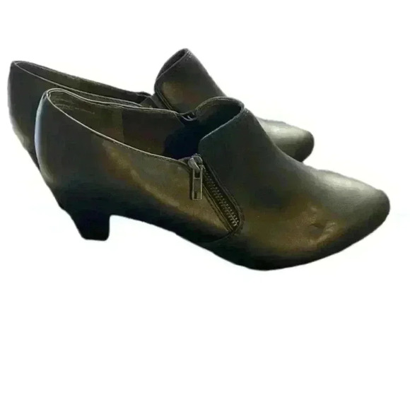 Rialto Sarina Ankle Bootie, 11W - Picture 3 of 4